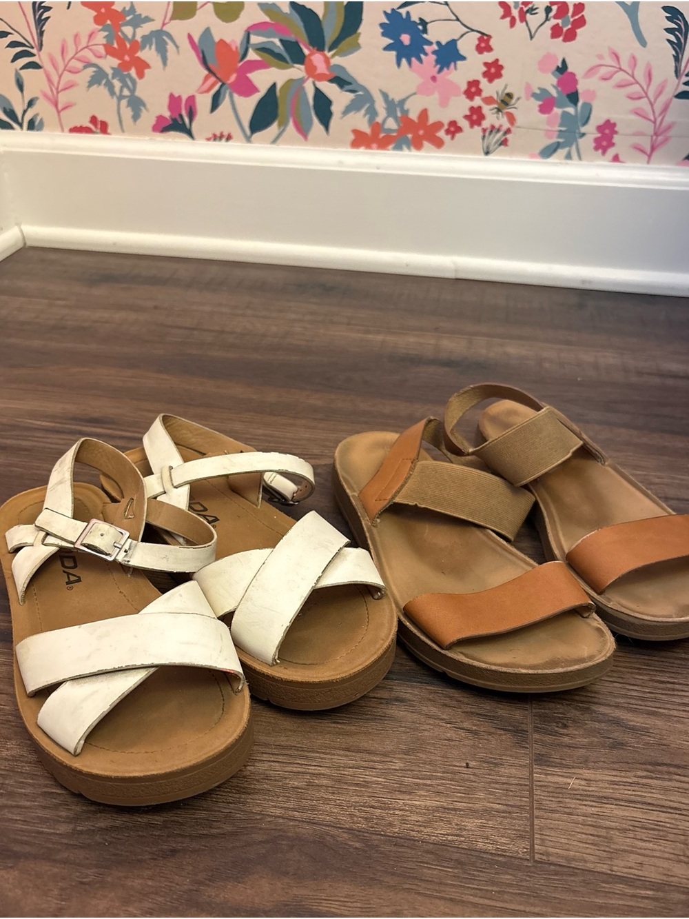 Pair of Casual Platform Sandals in White and Tan